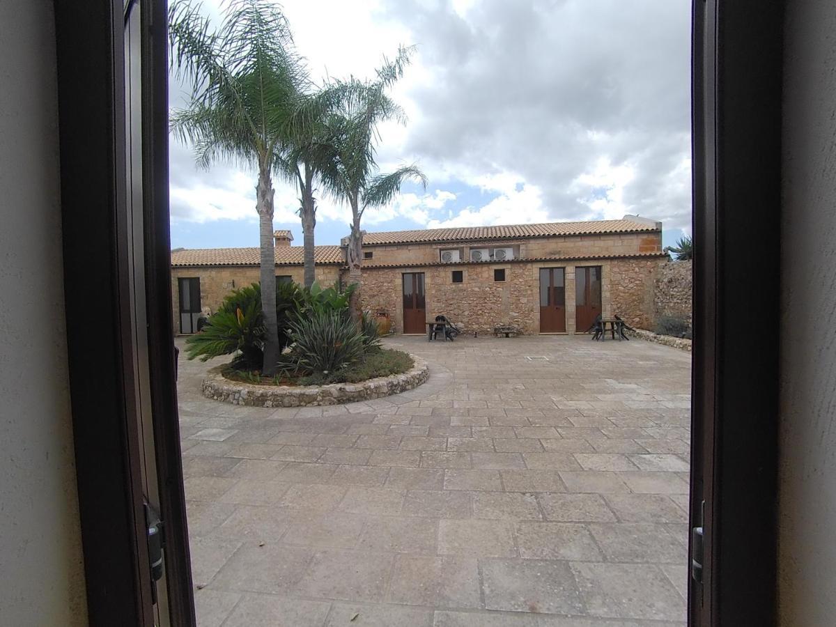 Azienda Agrituristica Masseria La Verna 파투 외부 사진
